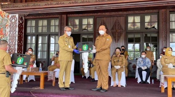 Pemkab Ketapang Terima Bantuan Mobil Ambulance dan Oxygen Concentrator dari Pemprov Kalbar