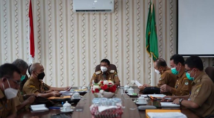 Sering Dikeluhkan Warga, Wabup Ketapang Minta Perbaikan Jalan Pelang-Batu Tajam Dipercepat