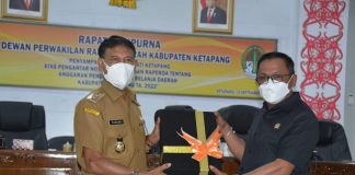 Wabup Ketapang Sampaikan Nota Keuangan dan Raperda APBD Tahun Anggaran 2022