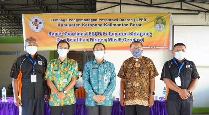 Asisten 1 Setda Ketapang Buka Rakor dan Pelatihan Dirigen Musik Gerejawi