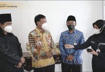 Wabup Farhan Berikan Bantuan Kepada Santri Pesantren Darul Fadhilah