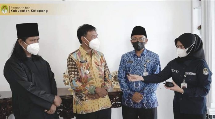 Wabup Farhan Berikan Bantuan Kepada Santri Pesantren Darul Fadhilah