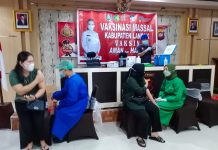 599 Warga Ikuti Vaksinasi Masal di Polres Landak