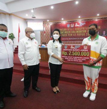 Bupati Karolin Lepas Kontingen PON XX Papua 2021 Asal Kabupaten Landak