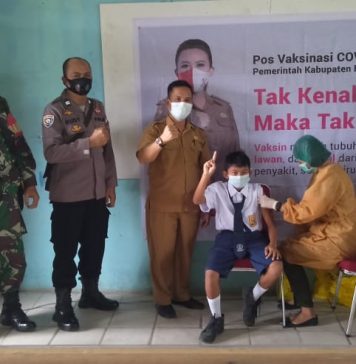 340 Pelajar SMP Negeri 2 Ngabang Ikuti Vaksinasi Covid-19
