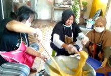 Kreatif Ditengah Pandemi, UMKM Pesisir Bengkayang Mampu Raup Omsep Rp 10 Juta Perbulan Dari Usaha Dodol