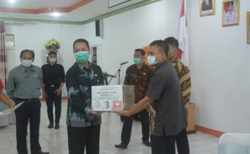 Pemkab Ketapang Serahkan Bantuan Kemendikbud Kepada Sekolah SMP dan SMA
