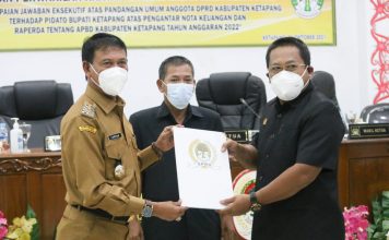 Wabup Ketapang Jawab PU Fraksi DPRD Atas Pidato Pengantar Keuangan dan Raperda APBD 2022