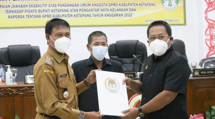 Wabup Ketapang Jawab PU Fraksi DPRD Atas Pidato Pengantar Keuangan dan Raperda APBD 2022