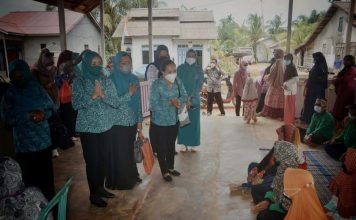 TP PKK Ketapang Lakukan Pembinaan Lansia di Desa Kendawangan Kanan