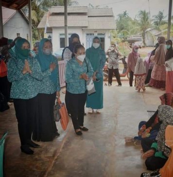 TP PKK Ketapang Lakukan Pembinaan Lansia di Desa Kendawangan Kanan