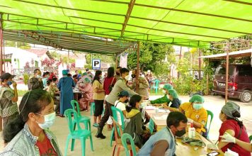 Warga Antusias Ikuti Vaksinasi Masal di Mempawah Hulu