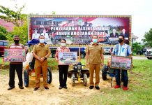 Pemkab Landak Serahkan 131 Unit Alsintan Kepada Kelompok Tani