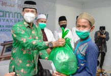 Wabup Ketapang Serahkan Infak Sedekah Lazisnu Kepada Anak Yatim Piatu