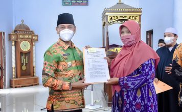 Wabup Farhan Salurkan Bantuan Hibah ke Sejumlah Rumah Ibadah