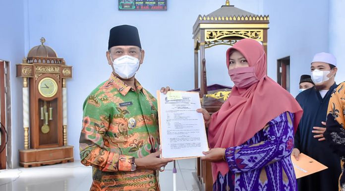 Wabup Farhan Salurkan Bantuan Hibah ke Sejumlah Rumah Ibadah