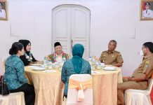 Bupati dan Wakil Bupati Ketapang Sambut Kedatangan Mantan Wakil Presiden ke Sembilan RI H. Hamzah Haz