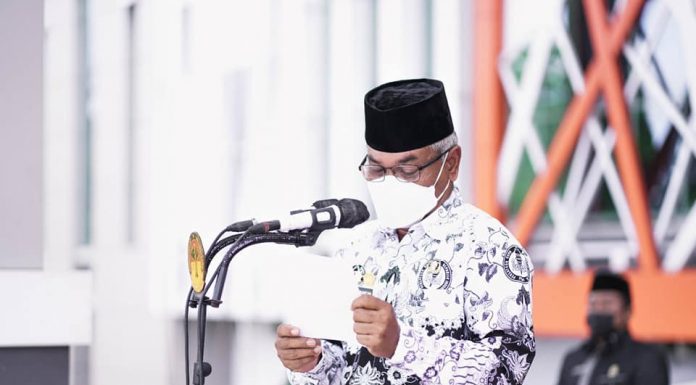 Bupati Ketapang Pimpin Apel HUT PGRI ke 76 dan Hari Guru Nasional