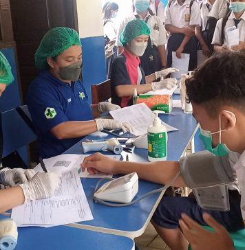Demokrat Bengkayang Salurkan 500 Dosis Vaksin Untuk Pelajar di Teriak
