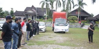 Bupati Karolin Apresiasi Kepedulian Masyarakat Landak Terhadap Korban Banjir di Kalbar