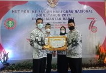 Hari Guru Nasional, Bupati Karolin Terima Anugerah Dwija Raja Nugraha