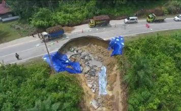 Diguyur Hujan Dua Titik Ruas Jalan Nasional di Sanggau Longsor
