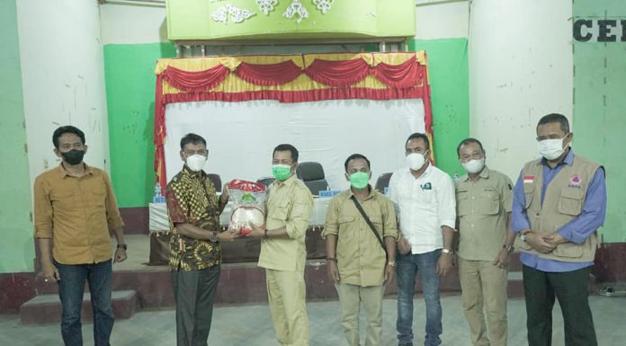 Wabup Farhan Serahkan Bantuan Banjir dan Letakan Batu Pertama Pembangunan Masjid Shiraaturrahman Muara Jekak