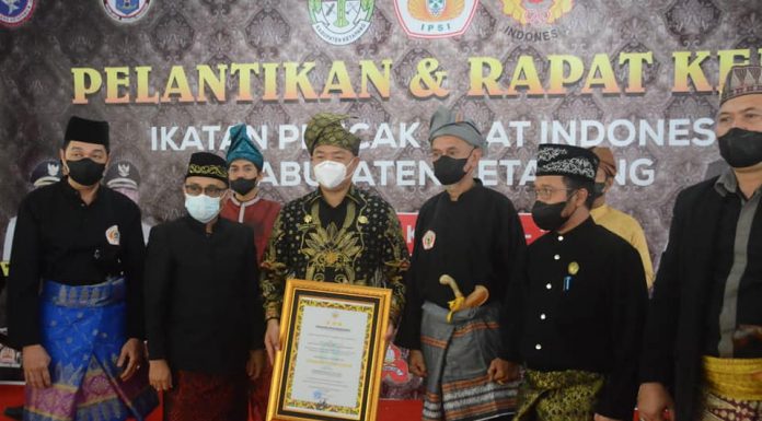 Sekda Ketapang Dinobatkan Sebagai Pendekar Wira Utama