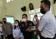 Polsek Menjalin Beri Pengamanan Kunker Anggota DPR RI Cornelis dan Bupati Landak
