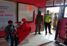 TNI dan Polri Pantau Vaksinasi Massal Bagi Pelajar