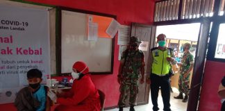 TNI dan Polri Pantau Vaksinasi Massal Bagi Pelajar