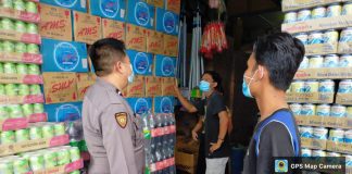 Jelang Natal Polsek Ngabang Cek Harga Sembako di Pasaran