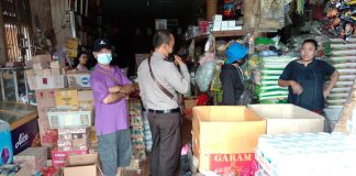 Jelang Natal Polsek Mempawah Hulu Intensifkan Pengawasan Harga Sembako di Pasaran