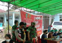 Warga Antusias Ikuti Vaksinasi di Karangan, TNI Polri Beri Pengamanan