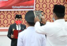 Bupati Landak Lantik Kades Sungai Segak Penganti Antar Waktu