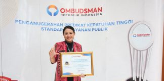 Bupati Landak Terima Penghargaan Ombudsman RI