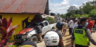 BREAKING NEWS: Lakalantas Tunggal, Mobil Hantam Rumah Warga di Desa Raja