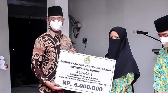 Kafilah Pemenang MTQ XXIX Provinsi Kalbar Terima Bonus Dari Pemkab Ketapang