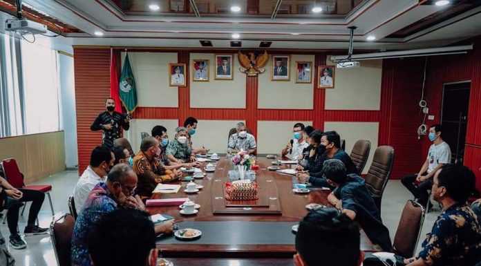 Gaji Tak Kunjung Dibayar TKA Asal Tiongkok PT SRM Adukan Nasib ke Bupati Ketapang