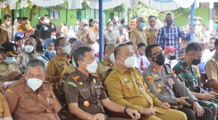 Sekda Bersama Forkopimda Ketapang Tinjau Pelaksanaan Vaksinasi Untuk Anak Usia 6 Hingga 11 Tahun
