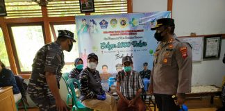 Sinergisitas Lantamal XII/Pontianak Bersama Pemkab Landak Gelar Vaksinasi Bagi Warga Sebangki