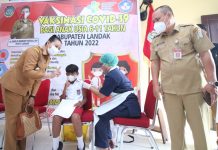 Bupati Landak Pantau Vaksinasi Anak Usia 6-11 Tahun