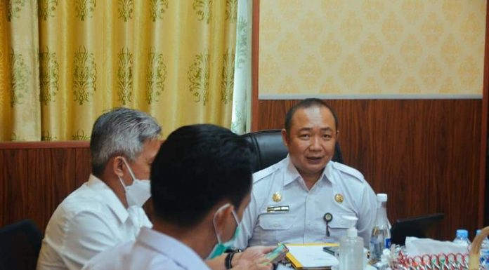Sekda Ketapang Pimpin Rapat Pengajuan Penetapan Hukum Adat Masyarakat Kampung Silat Hulu
