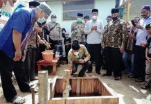 Wabup Ketapang Lakukan Peletakan Batu Pertama Pendirian Masjid Al- Fatihah