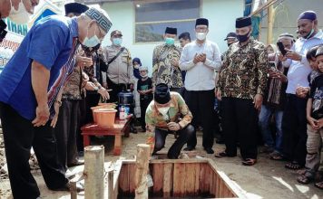 Wabup Ketapang Lakukan Peletakan Batu Pertama Pendirian Masjid Al- Fatihah