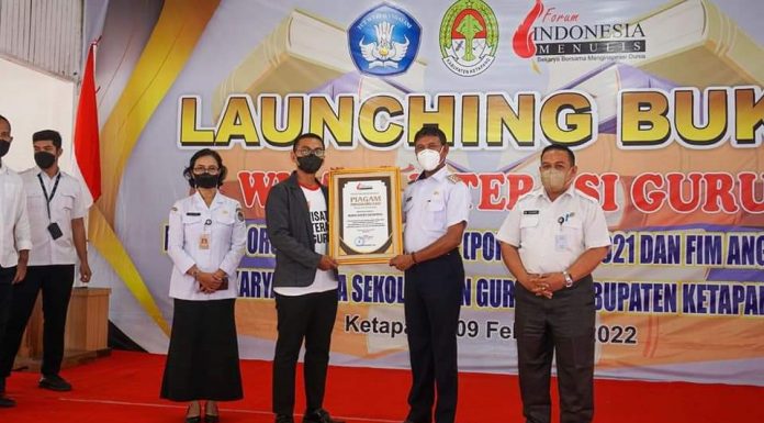Wabup Ketapang Launching Buku Wisata Literasi Guru dan Forum Indonesia Menulis Angkatan 26