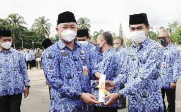 Pimpin Apel Gabungan, Sekda Ketapang Ingatkan ASN Untuk Jadi Teladan Bagi Masyarakat