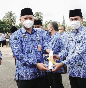 Pimpin Apel Gabungan, Sekda Ketapang Ingatkan ASN Untuk Jadi Teladan Bagi Masyarakat
