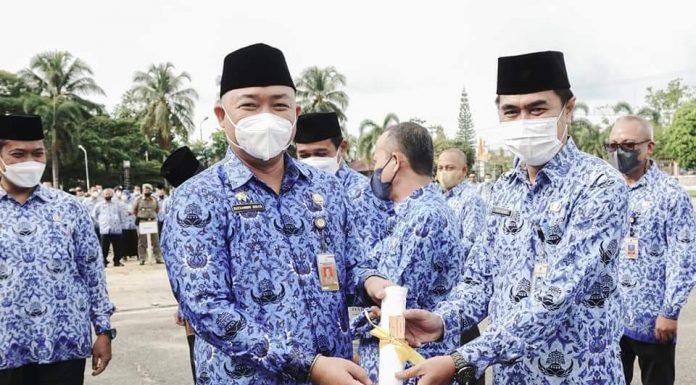 Pimpin Apel Gabungan, Sekda Ketapang Ingatkan ASN Untuk Jadi Teladan Bagi Masyarakat
