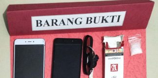 Tunjukan Gerik Mencurigakan, Polisi Temukan Paket Sabu Dalam Bungkus Rokok Dua Pemuda Diamankan